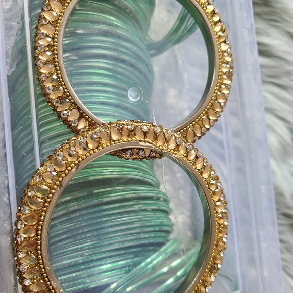 2 Stunning Chunky Bracelets - Picture 4 of 5